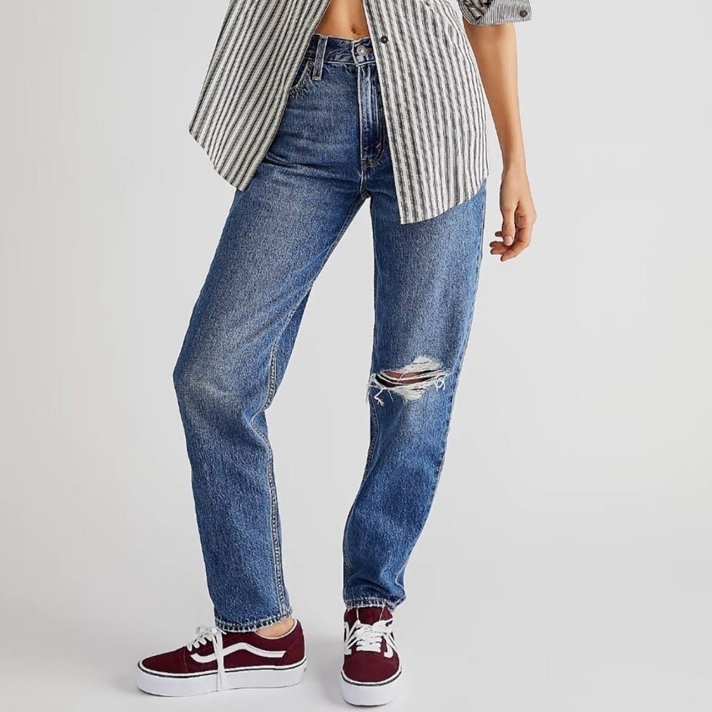 NWT Levi’s 80’s Ripped High Rise Mom Jeans in Boo Boo 28